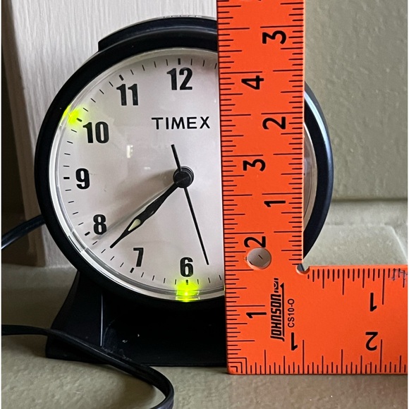 Vintage Timex Alarm Clock - Picture 4 of 5